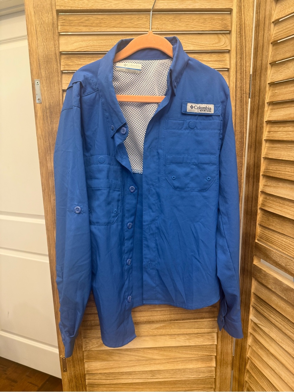 Columbia Light Blue Mesh-Lined Outdoor Shirt